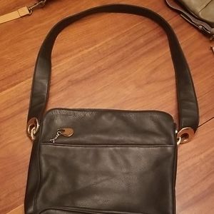 Carriage House vintage blk leather purse w gold
